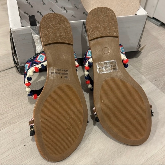 Qupid NWT Bohemian Flat embroidered Sandals size 7. - Picture 4 of 5